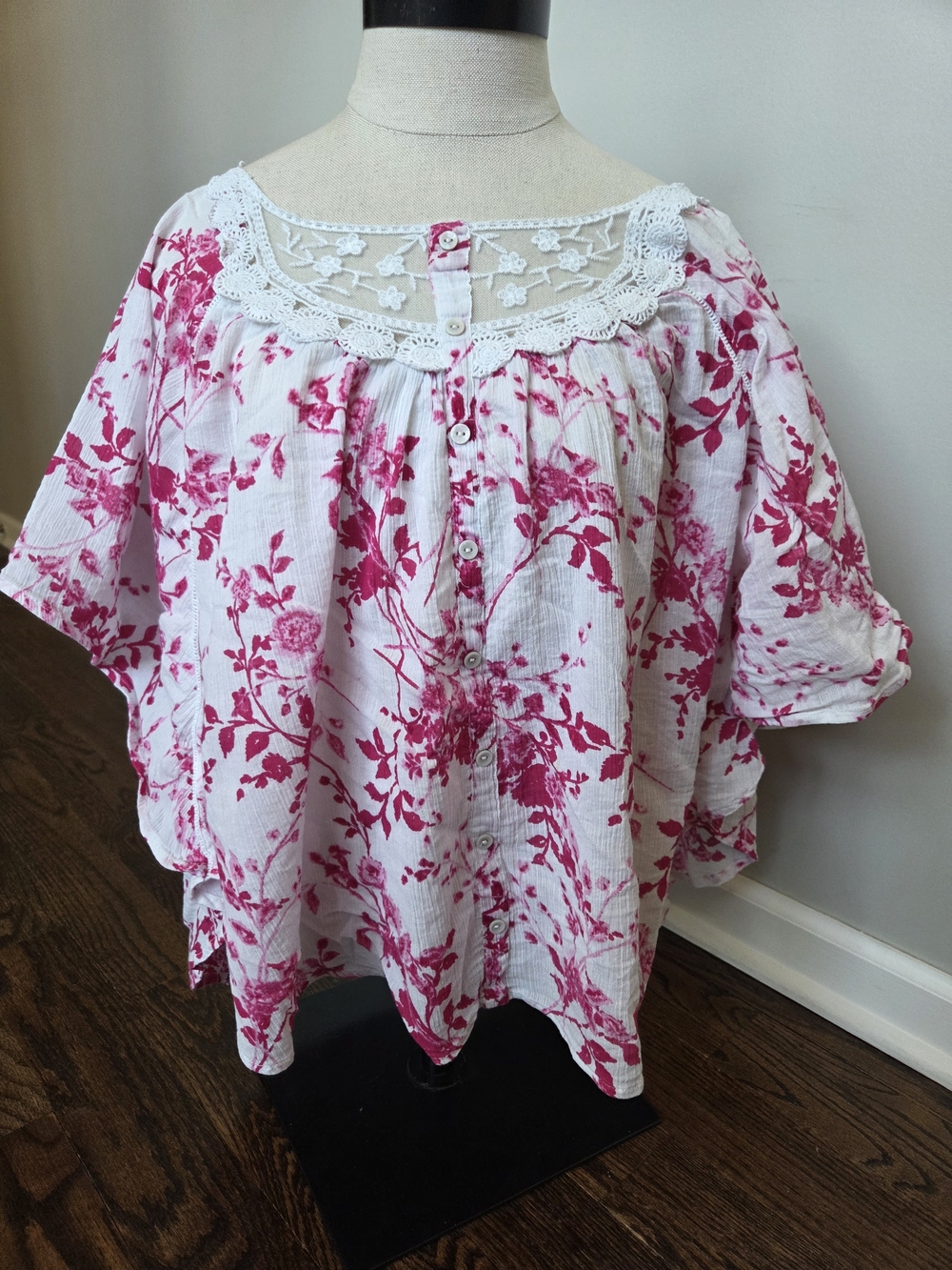 Bandolino White And Pink Floral Cotton Blouse with Lace Yoke